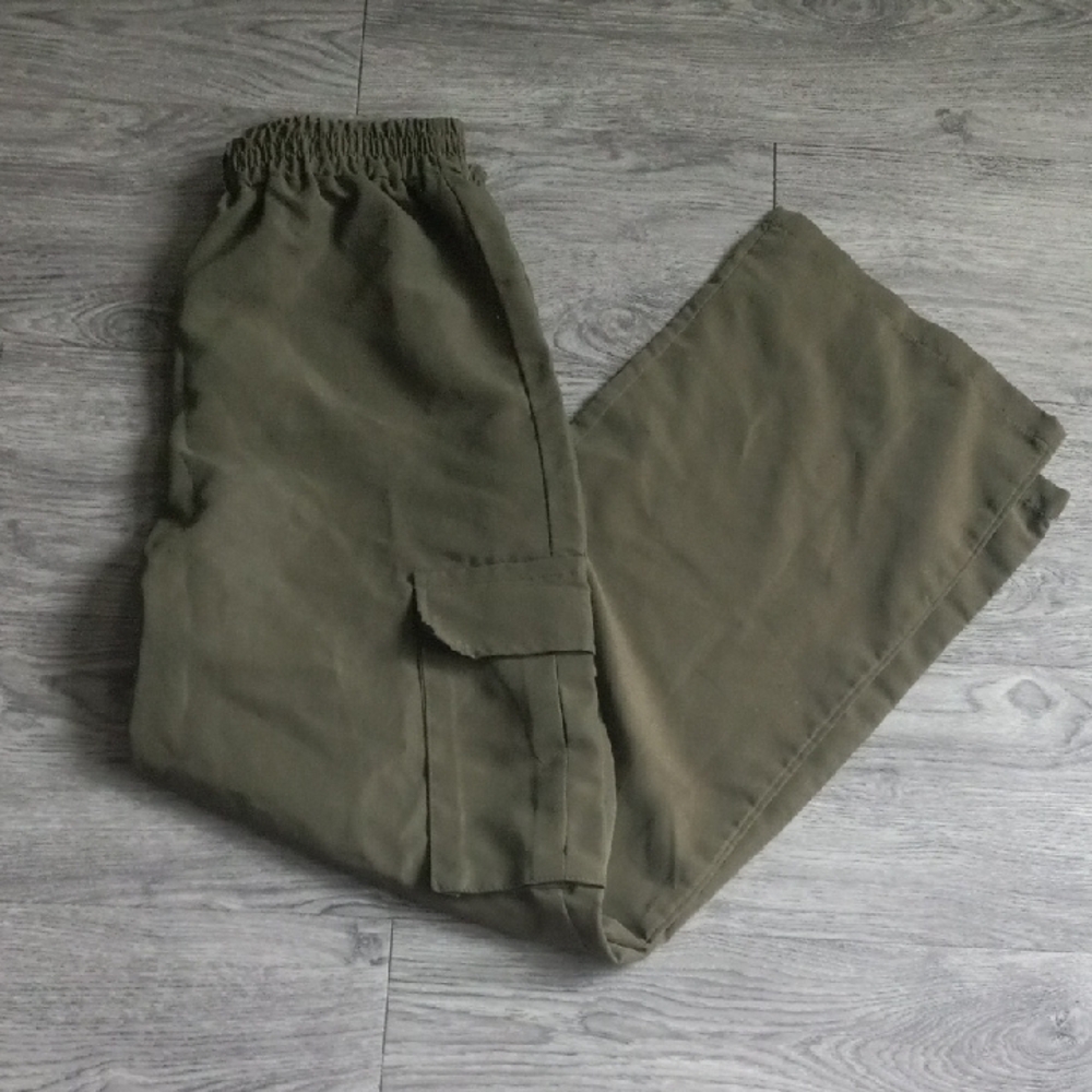 Woman's Olive Cargo Pants